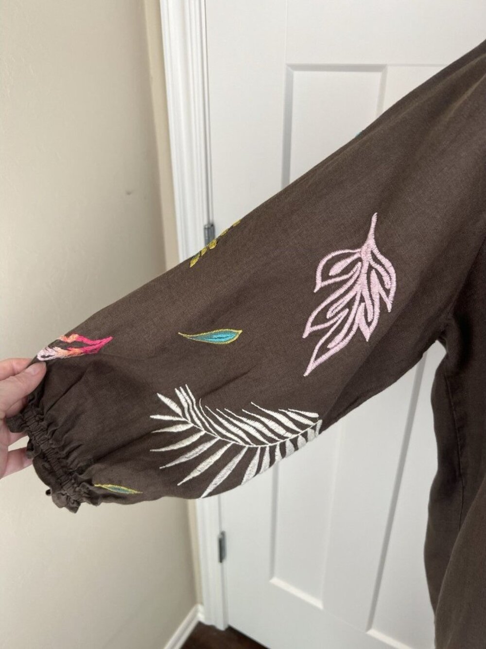 Johnny Was Kahluhi Linen Peasant Blouse L Brown Embroidered Boho Tie Neck Top - Picture 3 of 12